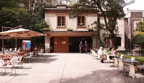 Casa das Rosas Café Portal Jornalismo ESPM 500x289 - Cinema de graça e ao ar livre na Casa das Rosas