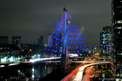 Natal Ilum 2008 161842b web 500x334 - Ponte Estaiada - Construção de sentidos para São Paulo