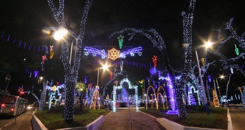 natal iluminado taboao da serra 500x266 - São Paulo é um dos destinos preferidos para comemorar Natal e Réveillon