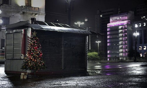 natal rua interna 500x300 - Projeto monta árvores de Natal em SP para arrecadar presentes a moradores de rua