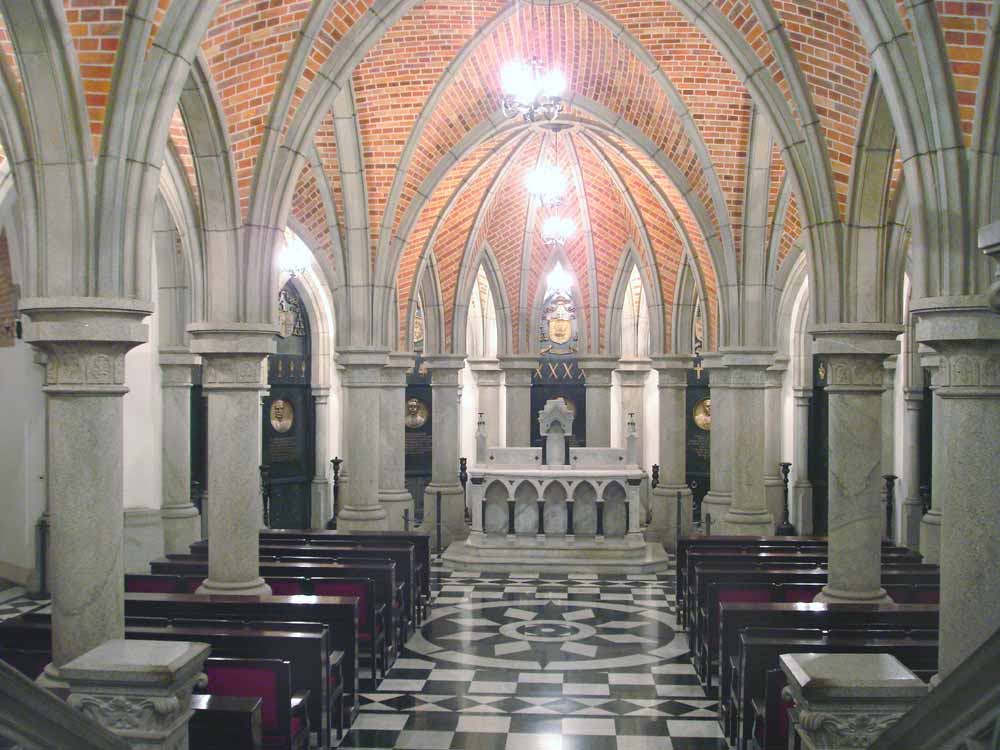 Conheça a cripta da Catedral da Sé