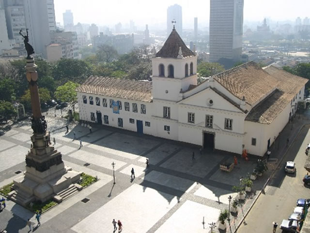 patio colegio grande - 15 lugares para visitar que revelam a história de São Paulo