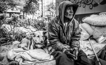 Imagem retratos de moradores de ruas e seus cães 364x225 - Retratos de moradores de ruas e seus cães