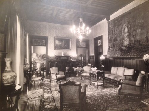 le hall 500x375 - Série Avenida Paulista: história e fotos inéditas da mansão dos Almeida Prado Corrêa Galvão.