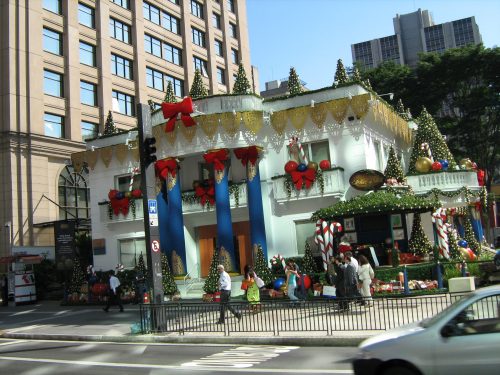 1811b 500x375 - Série Avenida Paulista: a mansão das famílias Rocha Azevedo, Hannud e o Natal