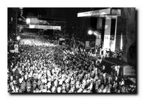 64a corrida internacional de sao silvestre de 1988 esta foi a ultima largada no periodo noturno 2 500x351 - Série Avenida paulista: 125 anos com o povo nas ruas!