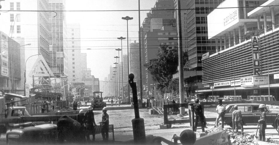 alargamento - Serie Avenida Paulista: 125 anos e 1 mês da avenida símbolo de São Paulo
