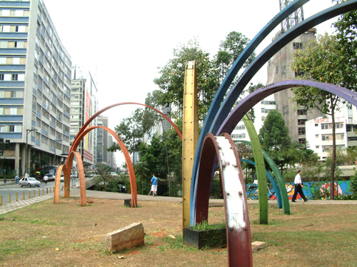 escultura arcos - Serie Avenida Paulista: 125 anos e 1 mês da avenida símbolo de São Paulo