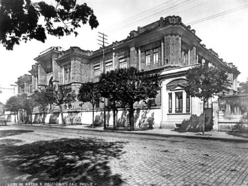 liceu de artes e oficios 1905 construido de 1897 a 1900 em 1901 o predio passou a abrigar a pinacoteca do estado em 1905 e o 1o museu de arte de sp 500x375 - 463 anos de São Paulo em fatos e fotos