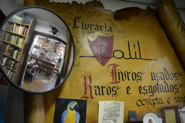 via roteiros literarios - Livraria, Sebo e Antiquário, tudo isso junto em São Paulo