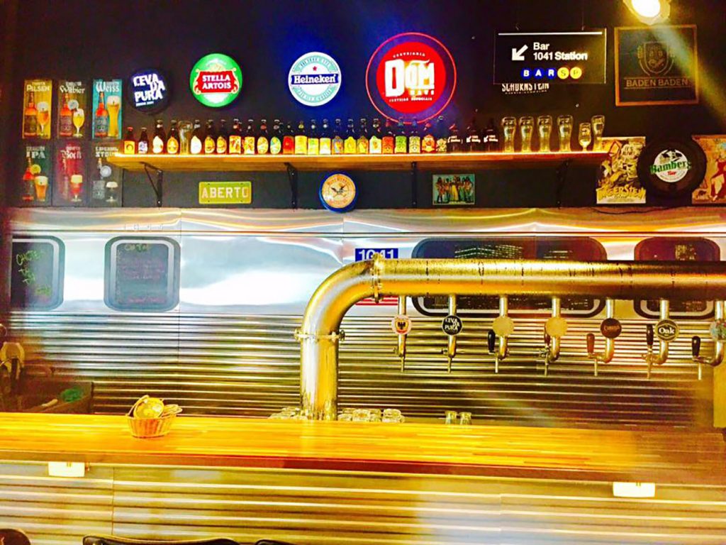 Boa comida e cerveja de qualidade num lugar com a cara do metrô de NY!