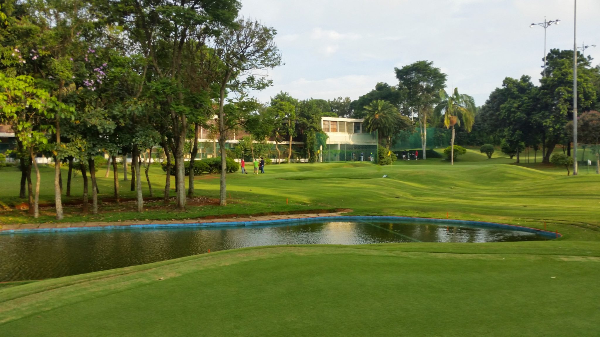 embrase golf center - Já pensou em jogar golfe no meio de São Paulo?