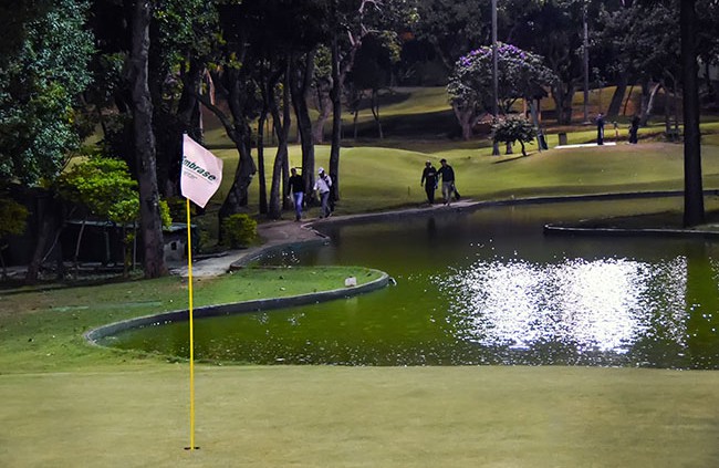 emrbase golf center vista 2 650 650x423 - Já pensou em jogar golfe no meio de São Paulo?