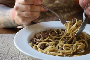 linguine gunghi porccini file mignon pasta italiana restaurante sargento garcia 300x200 - 8 lugares para um primeiro encontro a dois