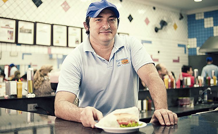 Seu Oswaldo, simplicidade e sabor em um hambúrguer que você precisa provar!