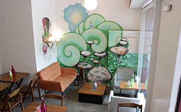 Uma cafeteria inspirada em Lewis Carrol!