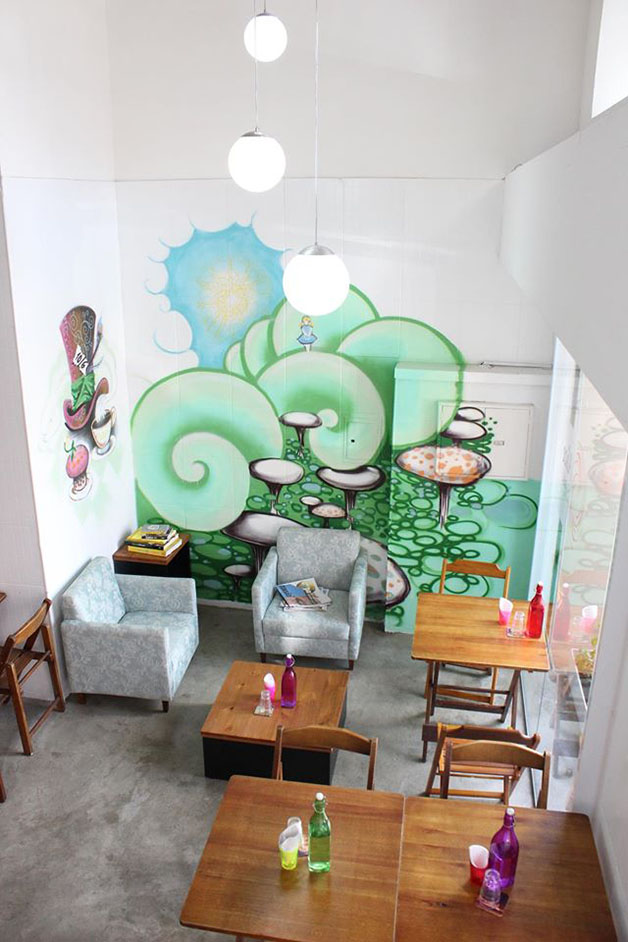 fl condominios - Uma cafeteria inspirada em Lewis Carrol!
