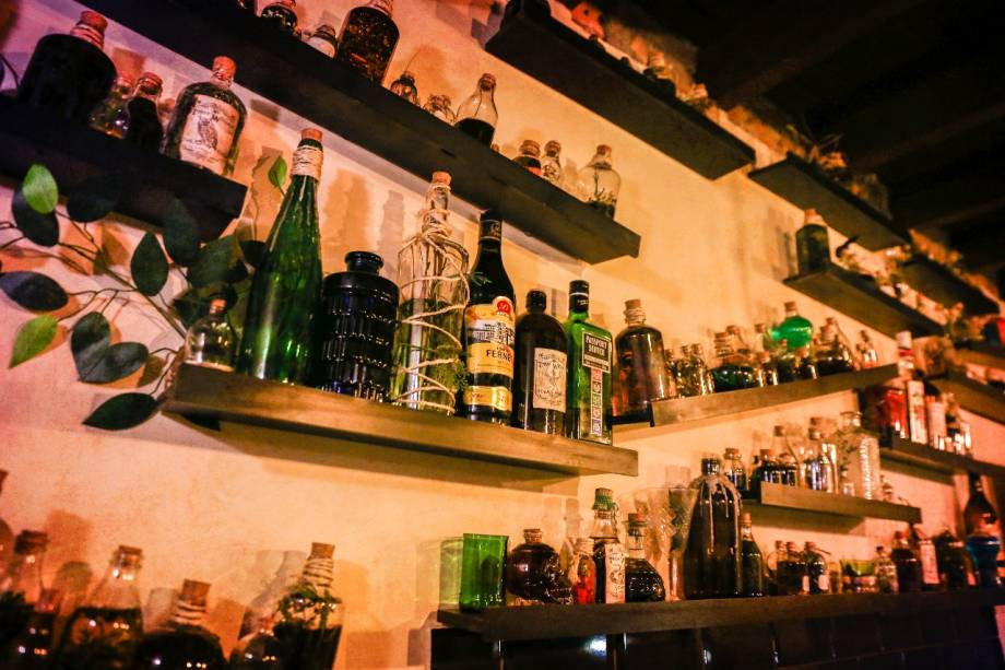 veja 1 - Vassoura Quebrada, o bar que trouxe a magia para São Paulo!
