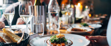 jay wennington N Y88TWmGwA unsplash 364x150 - Mais 5 Ruas de São Paulo para curtir boa gastronomia