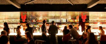 SubAstor. Coquetéis famosos em um bar no porão, aqui em São Paulo
