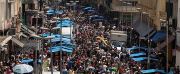 Conheça a história da Rua 25 de março, o centro comercial da cidade