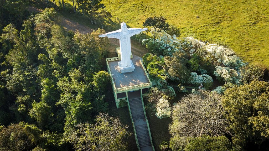 cristo 1024x575 - Conheça São Pedro, a famosa estância turística que atrai visitantes de todo Brasil
