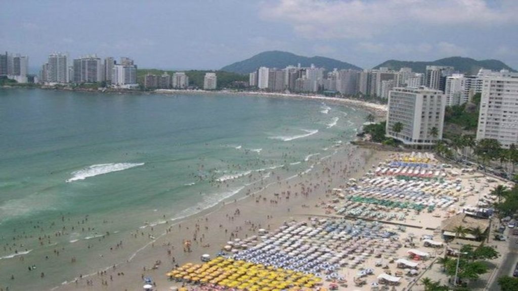 praia de pitangueiras 1024x576 - Quais as melhores praias do Guarujá para conhecer e se divertir?
