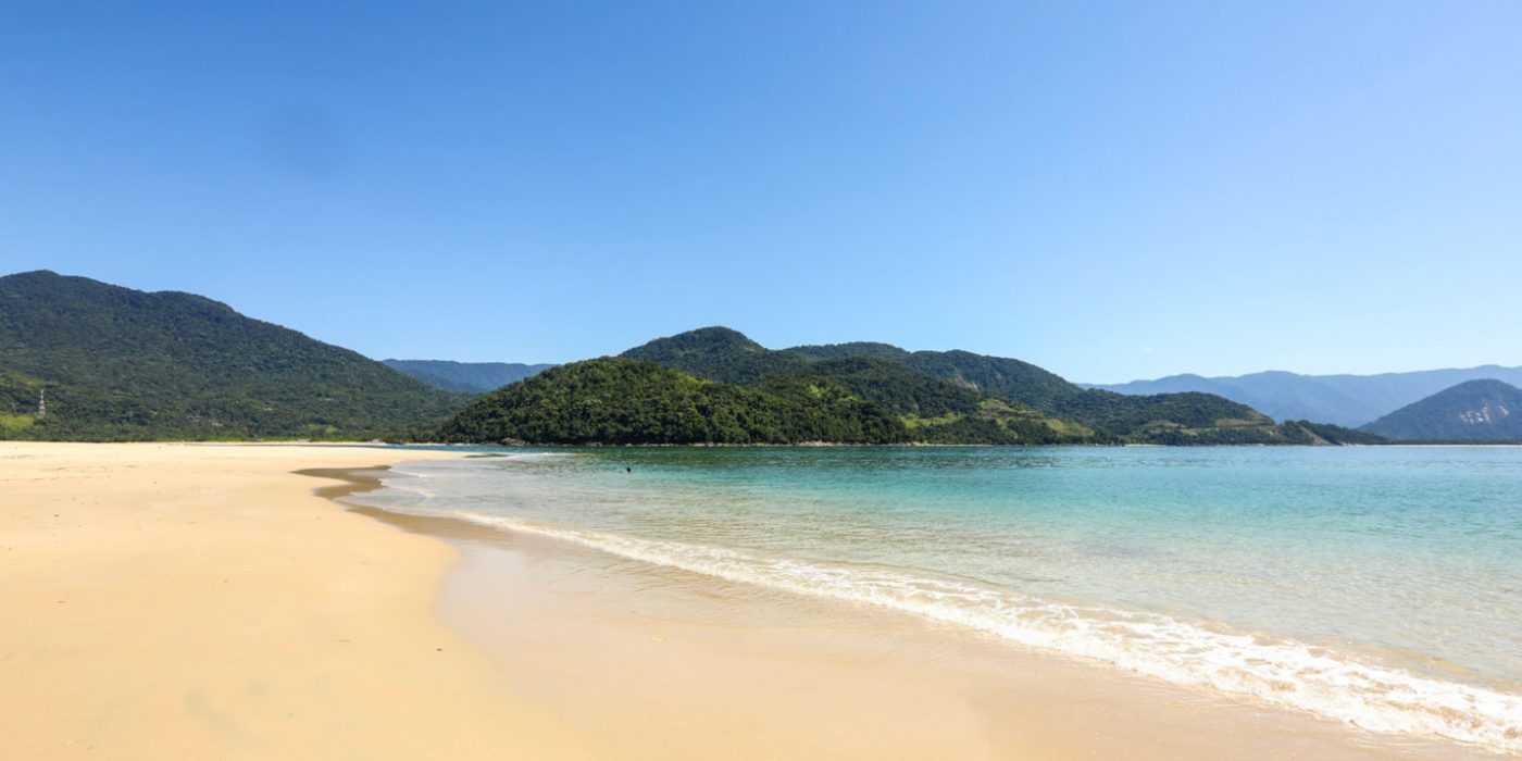 ubatuba 1 1400x700 - Quais as 5 melhores praias de Ubatuba para curtir um feriado?