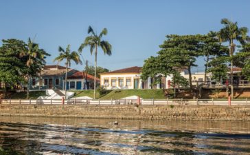 Conheça Cananeia, a cidade da ostra no litoral de SP